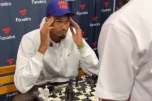?文班亚马挑战和100名球迷下国际象棋 最后轻松获胜