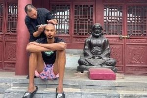 高僧来袭?‍?文班亚马社媒晒多图回顾少林寺修行之旅